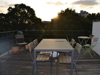 PRACHTIG GEMEUBELD PENTHOUSE APPARTEMENT MET ZONNETERRAS