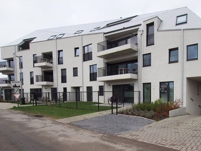 Recent energiezuinig gelijkvloers appartement met tuin te...