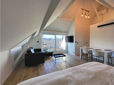 Recente gemeubelde STUDIO te huur in BRUGGE