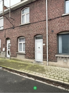 Rijwoning met 2 slaapkamers en koer in centrum Roeselare