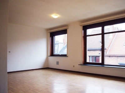 Ruim 3 slaapkamer appartement te huur