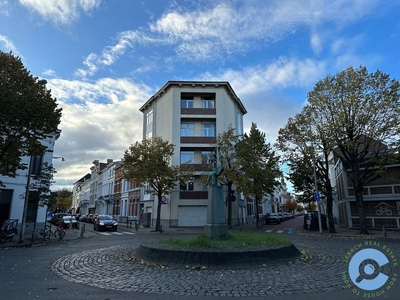 Ruim en lichtrijk appartement in het hartje van Zurenborg...
