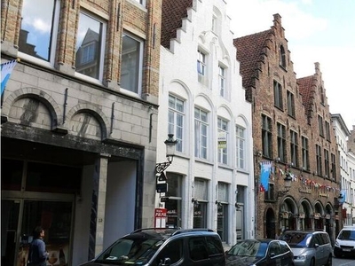 Ruim vernieuwd APPARTEMENT te huur in centrum BRUGGE