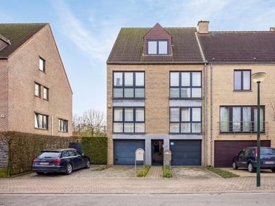 RUIME DUPLEX MET PRACHTIGE TUIN EN GARAGE + PARKEERPLAATS