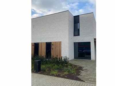 Ruime, luxueuze halfopen nieuwbouwwoning