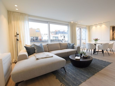 Schitterend gerenoveerd penthouse met 2 slaapkamers, een zo