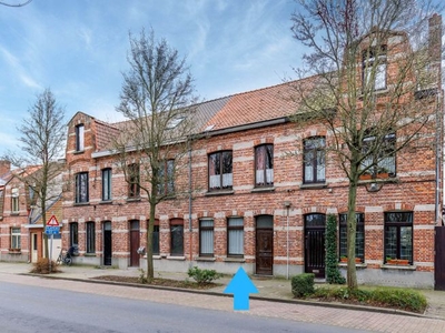 TE RENOVEREN 3à4-slaapkamerwoning met ZONNIGE TUIN, gelegen