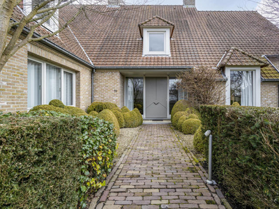 Villa met praktijkruimte op 2072m² te BEGIJNENDIJK