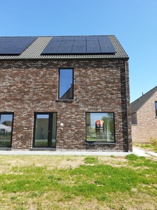 ZEER RECENTE, BIJNA ENERGIENEUTRALE WONING IN GODSHEIDE