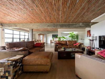 Penthouse fabrieksloft (bew. 246m²) met 3 slpks, te Deinze!