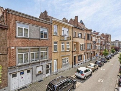 Ruime woning in een rustige buurt te Jette