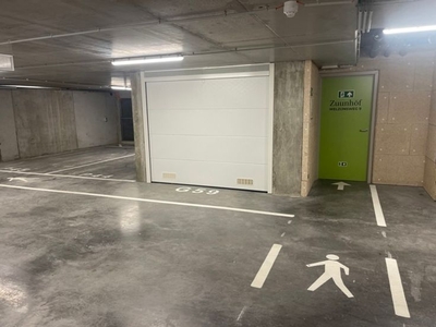 Afgesloten garagebox met sectionale poort (nieuwbouw)