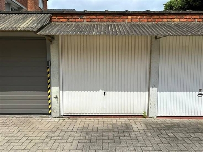 GESLOTEN GARAGEBOX OP GUNSTIGE LOCATIE!