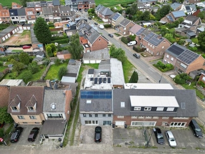 Ruime woning met handelsruimte en garage