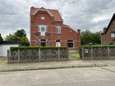 Vernieuwd vrijstaand woonhuis met garage en tuin!