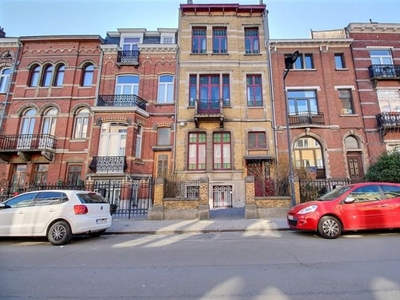 Etterbeek-Germoir | Triplex met 3 slaapkamers en terras