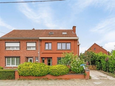 Gezellige woning op een knap perceel van 4A 47Ca