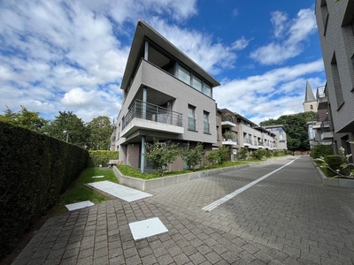 Ruim en recent appartement met garage en terras op rustig...