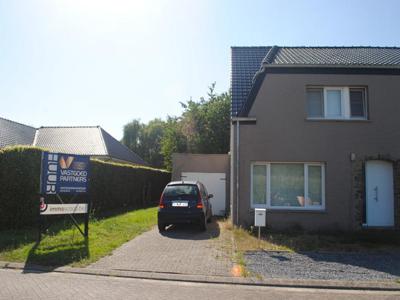 Gezellige woning met twee slaapkamers met ruime tuin.