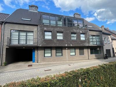 Instapklaar appartement met 2 slaapkamers en garage