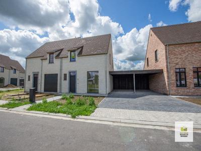 Recente HOB met 3 slaapkamers en carport in doodlopende str