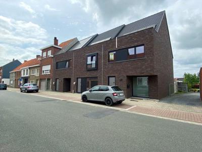 RECENTE HOB MET TUIN IN CENTRUM VAN DADIZELE