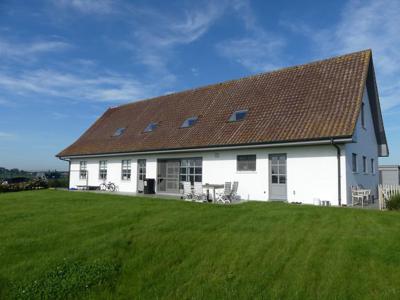 Ruime alleenstaande villa met tuin - 5 slaapkamers - gelegen