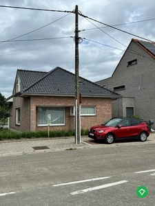 Alleenstaande woning met 3 slaapkamers en garage te Koekela