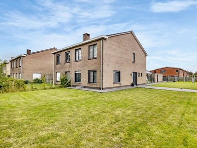 Stijlvolle halfopen bebouwing met ruime tuin en 3 slaapkame