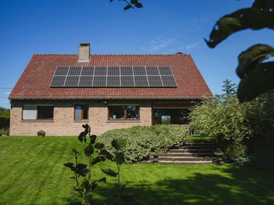 Top ligging voor deze charmante villa met 4 slaapkamers