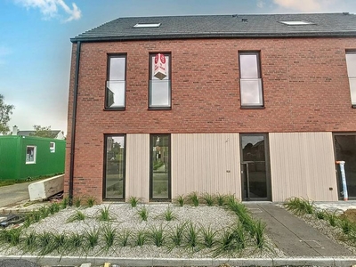 Ruime nieuwbouwwoning met 4 slaapkamers te huur in Beveren-L