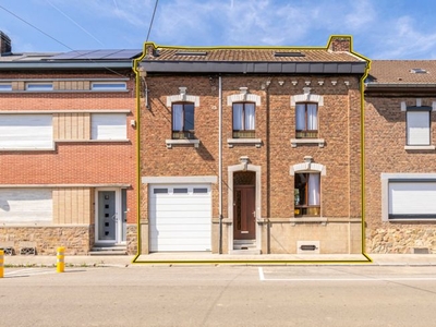 Woning 4 tot 5 slaapkamers met terras, tuin en garage