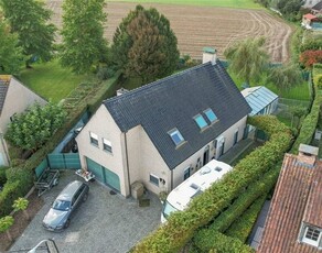 Een ruime, landelijk gelegen villa met 4 slaapkamers, mooie