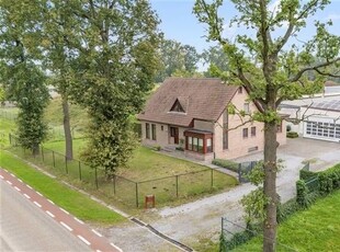 Instapklare woning met schrijnwerkerij/werkplaats