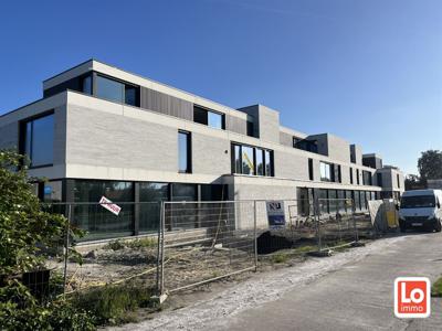 Nieuwbouw commercieel gebouw te huur in Lochristi