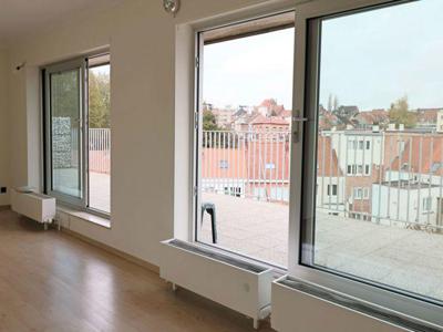 PENTHOUSE met 2 kmrs, 2terras (50m²-60m²), parking, kelder