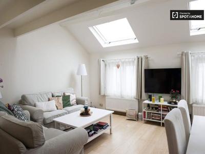 Prachtig lichte en totaal gerenoveerde loft bij Flageyplein