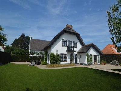 Prachtige charme woning op een gegeerde ligging !