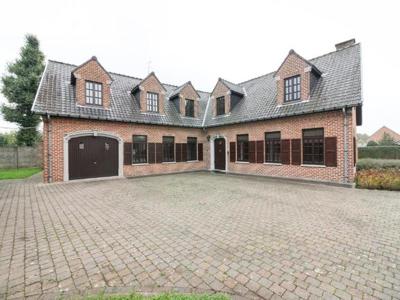 RUIME VRIJSTAANDE WONING