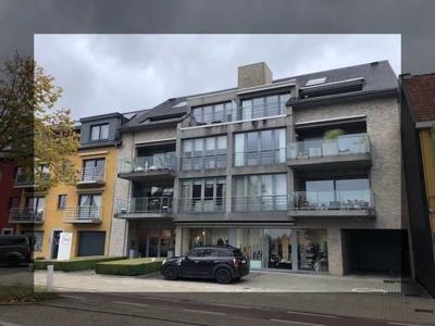 Zeer ruim appartement met garage TE HUUR in het centrum van