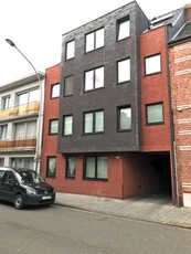 Grote studio 1e verd in Geel centrum, tussen park en markt