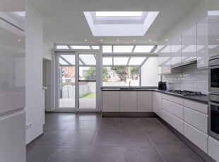 Instapklare, lichtrijke burgerwoning op toplocatie!