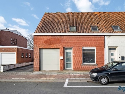 Gerenoveerde halfopen woning met 3 slaapkamers, 2 badkamers