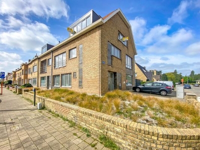 Goed gelegen duplexappartement te Nieuwpoort, gelegen vlakbij het stadspark en de visserskaai.