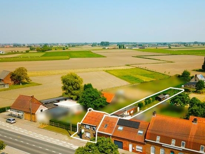 Halfopen bebouwing met tuin en garage, gelegen te Merkem