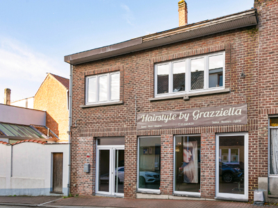 Handelsgelijkvloers met atelier, 150m², en kelder