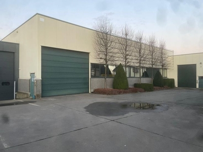 Ruime garage (634m²) te huur in Boechout