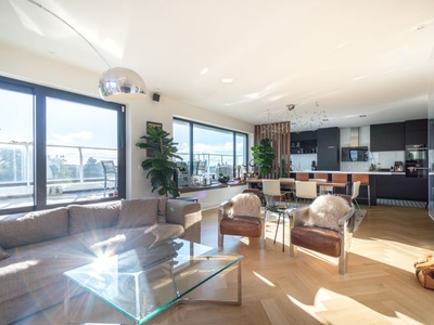 Uitzonderlijk gemeubeld penthouse (2-3slp, 175m², 80m² ter.)