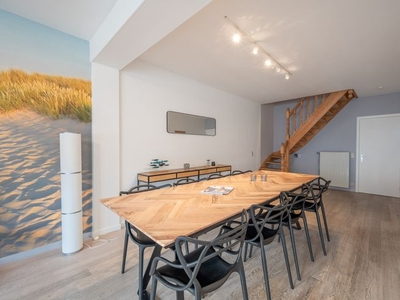 Zongericht, ruim (150 m2), penthouse in een kleine resident