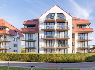 Lichtrijk gerenoveerd appartement op subliem domein!